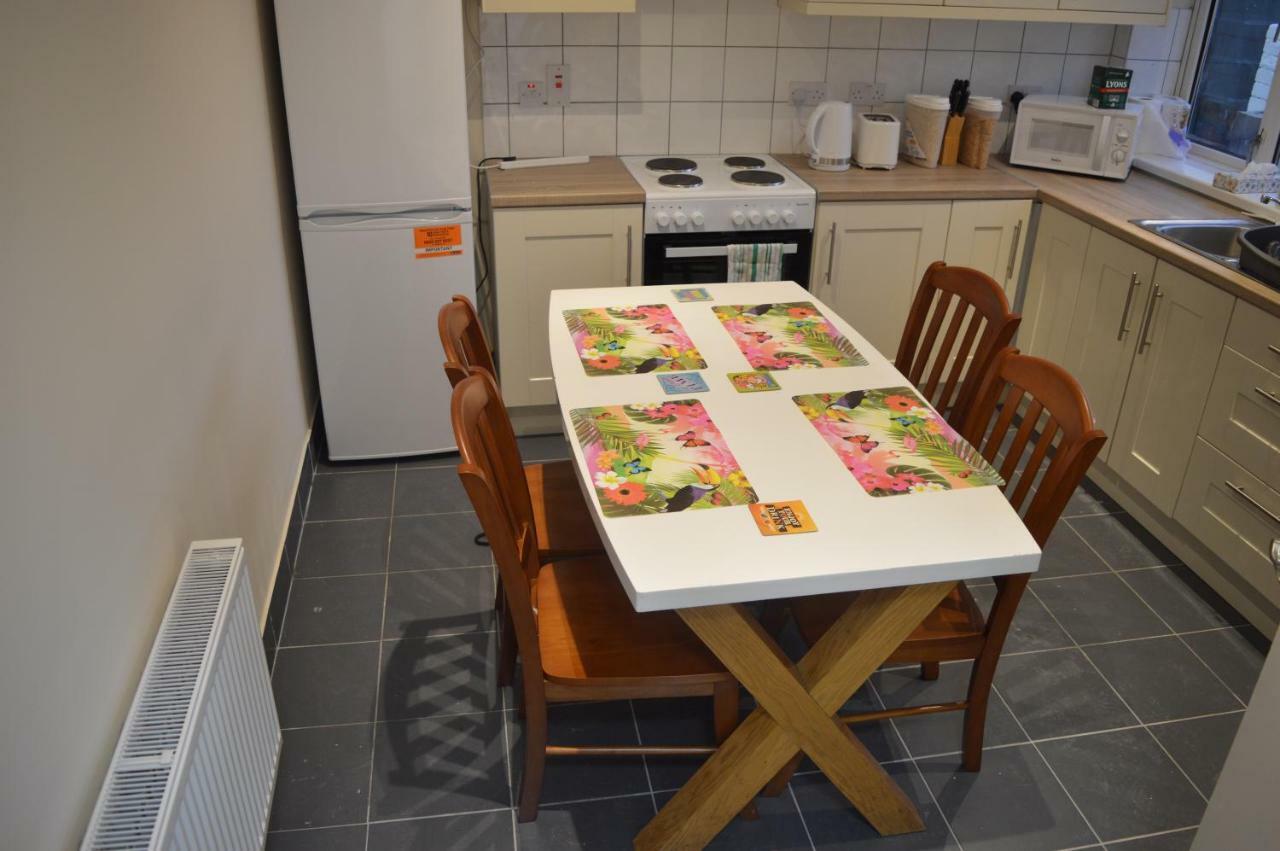 The Comfy Cottage Swords Extérieur photo