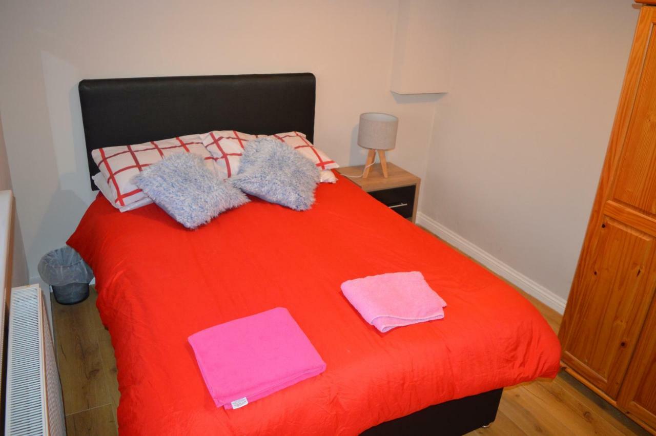 The Comfy Cottage Swords Extérieur photo