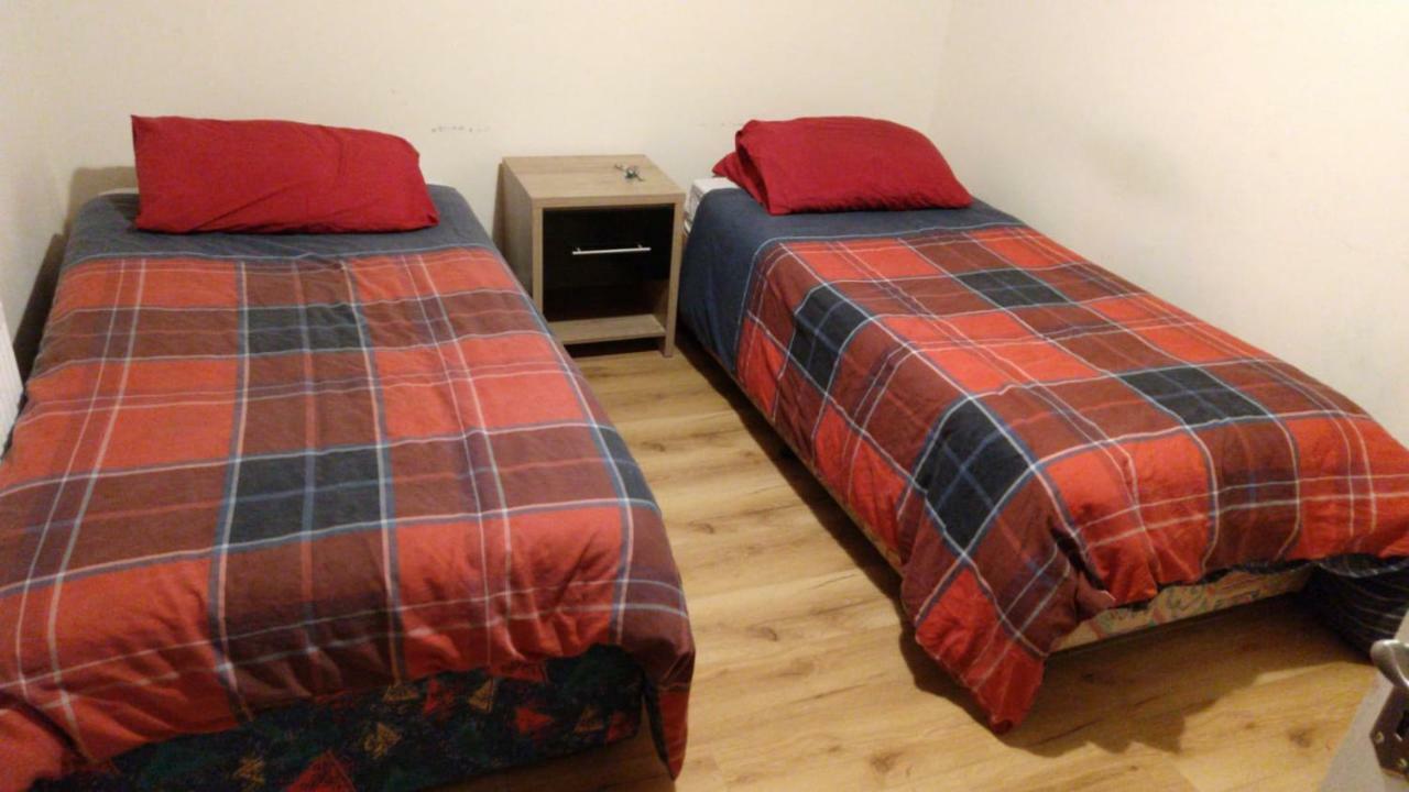 The Comfy Cottage Swords Extérieur photo